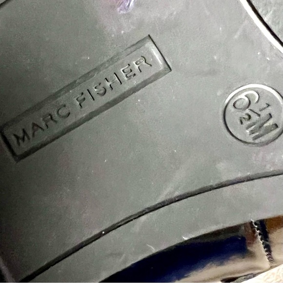 Marc Fisher Women's Kchris Loafer black patent leather size 6.5 blocked heel - Picture 9 of 10